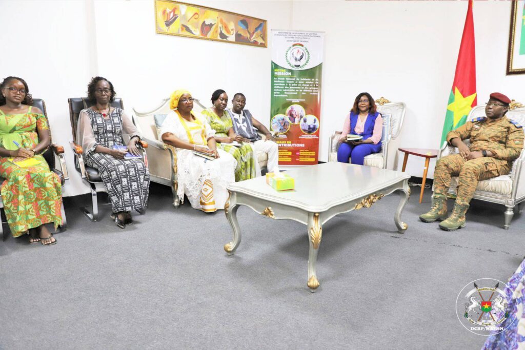 Burkina Faso : la plateforme P15 reçue en audience par la Ministre de l’Action humanitaire pour renforcer la synergie d’actions 488253917 647627491314136 3231725515158263199 N 1 1024x683